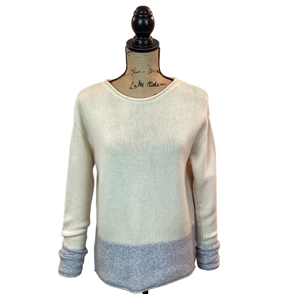 Athleta 100% Wool Round Neck Sweater Cream Gray